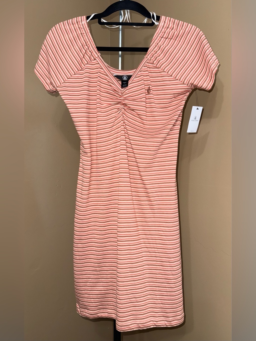 NWT Volcom Women’s Pink Striped V-Neck Dress. Size Large.